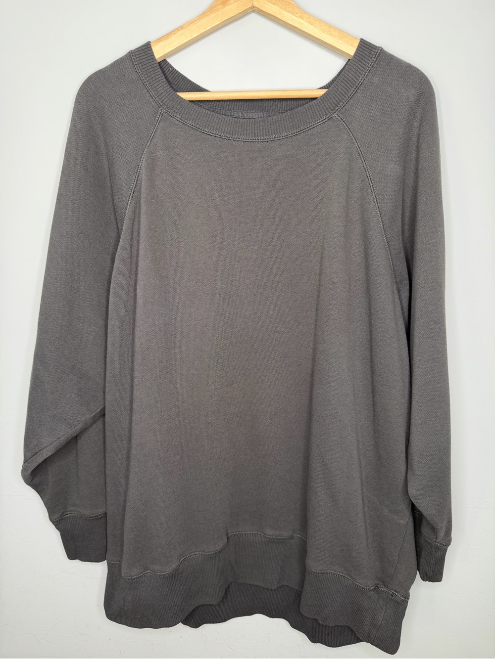 Ladies Aerie charcoal Classic Gray Crewneck sweatshirt size xl X-Large